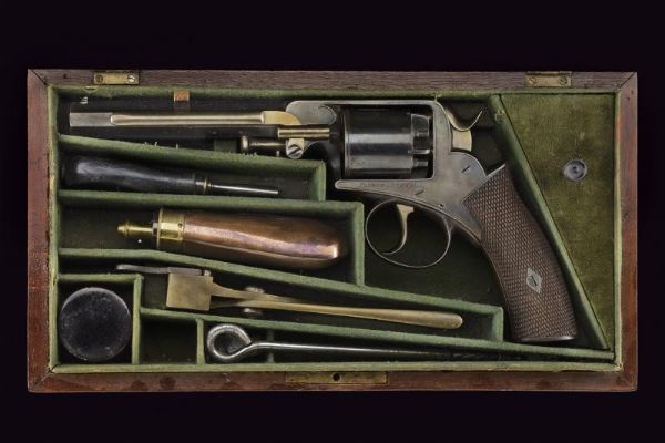 Revolver tipo Adams a luminello in cassetta  - Asta Rare Armi Antiche e Militaria da tutto il mondo - Associazione Nazionale - Case d'Asta italiane
