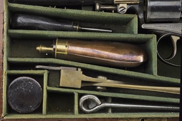 Revolver tipo Adams a luminello in cassetta  - Asta Rare Armi Antiche e Militaria da tutto il mondo - Associazione Nazionale - Case d'Asta italiane