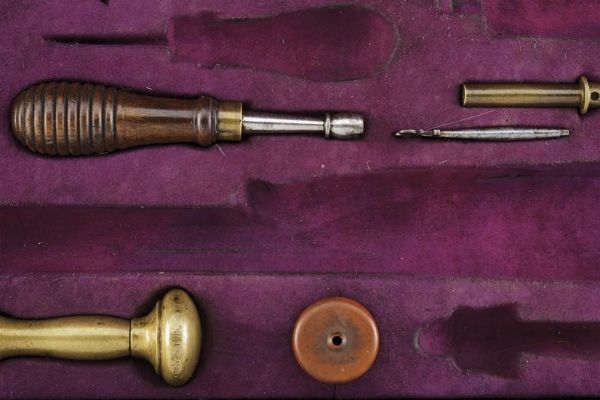 Cassetta per paio di pistole a luminello  - Asta Rare Armi Antiche e Militaria da tutto il mondo - Associazione Nazionale - Case d'Asta italiane