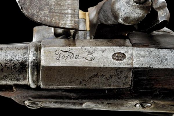 Paio di pistole a pietra focaia da viaggio firmate Louis Lamotte  - Asta Rare Armi Antiche e Militaria da tutto il mondo - Associazione Nazionale - Case d'Asta italiane