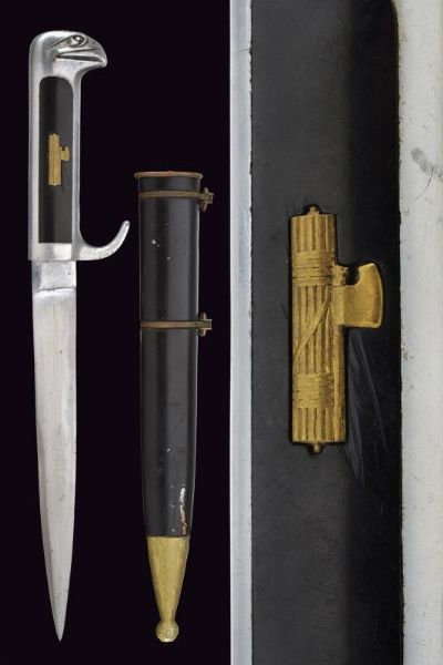 Pugnale Mod. 1937 da ufficiale MVSN testa d'aquila  - Asta Rare Armi Antiche e Militaria da tutto il mondo - Associazione Nazionale - Case d'Asta italiane