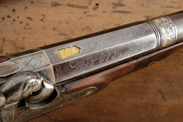 Paio di pistole a luminello da ufficiale firmate De Herraduras, in cassetta  - Asta Rare Armi Antiche e Militaria da tutto il mondo - Associazione Nazionale - Case d'Asta italiane