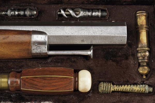 Paio di pistole a luminello di Flachat in cassetta  - Asta Rare Armi Antiche e Militaria da tutto il mondo - Associazione Nazionale - Case d'Asta italiane