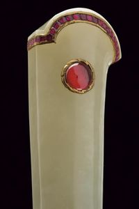 Bellissimo kard con impugnatura in giada decorata con rubini  - Asta Rare Armi Antiche e Militaria da tutto il mondo - Associazione Nazionale - Case d'Asta italiane