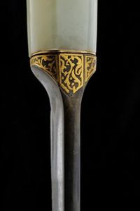 Bellissimo kard con impugnatura in giada decorata con rubini  - Asta Rare Armi Antiche e Militaria da tutto il mondo - Associazione Nazionale - Case d'Asta italiane