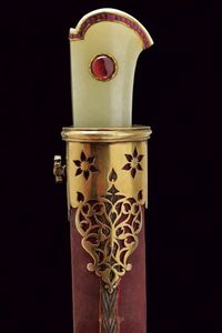 Bellissimo kard con impugnatura in giada decorata con rubini  - Asta Rare Armi Antiche e Militaria da tutto il mondo - Associazione Nazionale - Case d'Asta italiane