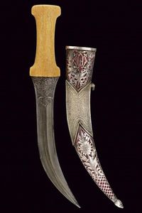 Bel kandshar con fodero decorato in argento  - Asta Rare Armi Antiche e Militaria da tutto il mondo - Associazione Nazionale - Case d'Asta italiane