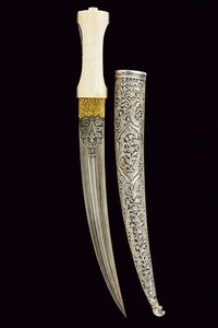 Raffinata jambiya decorata con pietre  - Asta Rare Armi Antiche e Militaria da tutto il mondo - Associazione Nazionale - Case d'Asta italiane
