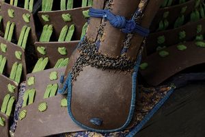 Okegawa Nimai-do Gusoku con Hineno Zu-nari Kabuto (armatura da samurai)  - Asta Rare Armi Antiche e Militaria da tutto il mondo - Associazione Nazionale - Case d'Asta italiane