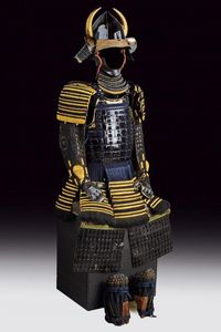 Nimai-do Gusoku con Shiinomi-nari Kabuto (armatura da samurai)  - Asta Rare Armi Antiche e Militaria da tutto il mondo - Associazione Nazionale - Case d'Asta italiane
