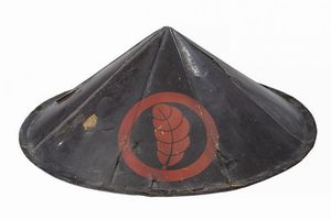 Jingasa con Maru-ni-Ichimai-imokashiwa-mon  - Asta Rare Armi Antiche e Militaria da tutto il mondo - Associazione Nazionale - Case d'Asta italiane