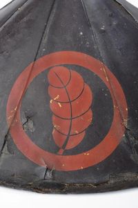 Jingasa con Maru-ni-Ichimai-imokashiwa-mon  - Asta Rare Armi Antiche e Militaria da tutto il mondo - Associazione Nazionale - Case d'Asta italiane