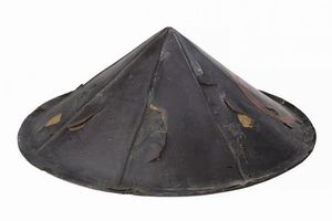 Jingasa con Maru-ni-Ichimai-imokashiwa-mon  - Asta Rare Armi Antiche e Militaria da tutto il mondo - Associazione Nazionale - Case d'Asta italiane