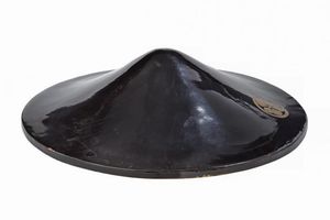 Jingasa con Maru-ni-Katabami-mon  - Asta Rare Armi Antiche e Militaria da tutto il mondo - Associazione Nazionale - Case d'Asta italiane