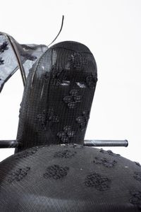 Kanmuri con mon del clan Konoe  - Asta Rare Armi Antiche e Militaria da tutto il mondo - Associazione Nazionale - Case d'Asta italiane