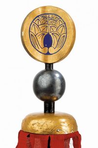 Umajirushi (puntale di bandiera) con Daki-Myouga mon  - Asta Rare Armi Antiche e Militaria da tutto il mondo - Associazione Nazionale - Case d'Asta italiane