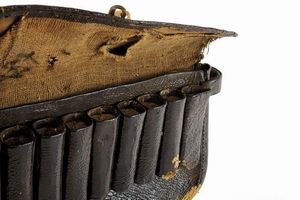 Cartucciera con Maruni-Daki-Choji-mon  - Asta Rare Armi Antiche e Militaria da tutto il mondo - Associazione Nazionale - Case d'Asta italiane