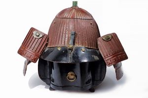 Scrigno da tavolo lavorato a Kabuto  - Asta Rare Armi Antiche e Militaria da tutto il mondo - Associazione Nazionale - Case d'Asta italiane