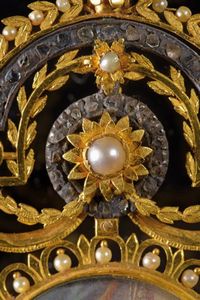 Delizioso pendente religioso  - Asta Rare Armi Antiche e Militaria da tutto il mondo - Associazione Nazionale - Case d'Asta italiane