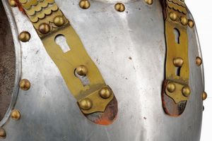 Elmo e busto da corazziere  - Asta Rare Armi Antiche e Militaria da tutto il mondo - Associazione Nazionale - Case d'Asta italiane