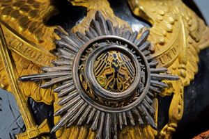 Czapka da ufficiale del 2. Garde-Ulanen Rgt.  - Asta Rare Armi Antiche e Militaria da tutto il mondo - Associazione Nazionale - Case d'Asta italiane