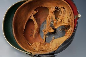 Raro elmo da ufficiale del 5� Reggimento della Guardia a piedi  - Asta Rare Armi Antiche e Militaria da tutto il mondo - Associazione Nazionale - Case d'Asta italiane