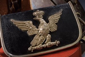 Colbacco da ufficiale dei Lancieri di Milano in scatola con accessori  - Asta Rare Armi Antiche e Militaria da tutto il mondo - Associazione Nazionale - Case d'Asta italiane