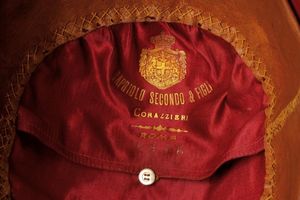 Elmo da ufficiale di cavalleria con custodia originale, epoca Vittorio Emanuele III  - Asta Rare Armi Antiche e Militaria da tutto il mondo - Associazione Nazionale - Case d'Asta italiane