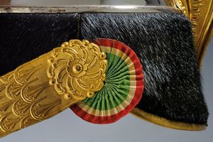 Elmo da ufficiale di cavalleria con custodia originale, epoca Vittorio Emanuele III  - Asta Rare Armi Antiche e Militaria da tutto il mondo - Associazione Nazionale - Case d'Asta italiane