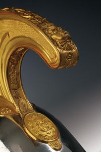 Elmo da ufficiale di cavalleria con custodia originale, epoca Vittorio Emanuele III  - Asta Rare Armi Antiche e Militaria da tutto il mondo - Associazione Nazionale - Case d'Asta italiane