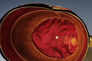 Elmo da ufficiale di cavalleria con custodia originale, epoca Vittorio Emanuele III  - Asta Rare Armi Antiche e Militaria da tutto il mondo - Associazione Nazionale - Case d'Asta italiane