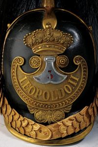 Elmo da ufficiale della Guardia Civica con spalline e cinturone  - Asta Rare Armi Antiche e Militaria da tutto il mondo - Associazione Nazionale - Case d'Asta italiane