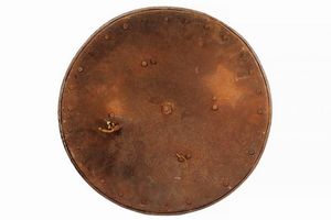 Elegante brocchiere inciso, con emblemi nobiliari  - Asta Rare Armi Antiche e Militaria da tutto il mondo - Associazione Nazionale - Case d'Asta italiane