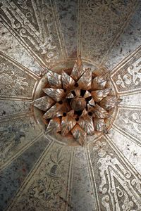 Elegante brocchiere inciso, con emblemi nobiliari  - Asta Rare Armi Antiche e Militaria da tutto il mondo - Associazione Nazionale - Case d'Asta italiane