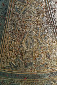 Elegante brocchiere inciso, con emblemi nobiliari  - Asta Rare Armi Antiche e Militaria da tutto il mondo - Associazione Nazionale - Case d'Asta italiane