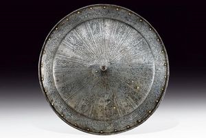 Bellissimo brocchiere inciso in stile alla pisana  - Asta Rare Armi Antiche e Militaria da tutto il mondo - Associazione Nazionale - Case d'Asta italiane