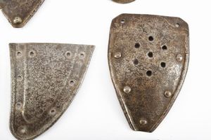 Parti di ricambio per armature  - Asta Rare Armi Antiche e Militaria da tutto il mondo - Associazione Nazionale - Case d'Asta italiane