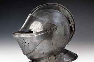 Elmo chiuso  - Asta Rare Armi Antiche e Militaria da tutto il mondo - Associazione Nazionale - Case d'Asta italiane