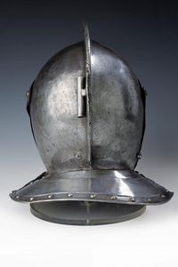 Elmo chiuso  - Asta Rare Armi Antiche e Militaria da tutto il mondo - Associazione Nazionale - Case d'Asta italiane