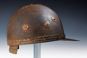 Raro elmo con decorazioni in ottone  - Asta Rare Armi Antiche e Militaria da tutto il mondo - Associazione Nazionale - Case d'Asta italiane