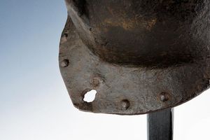 Elmo e pettorale d'assedio con insegne dell'ordine di Malta  - Asta Rare Armi Antiche e Militaria da tutto il mondo - Associazione Nazionale - Case d'Asta italiane