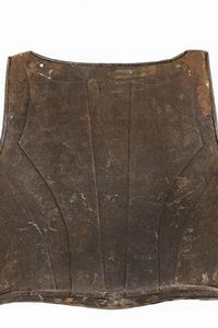 Corsaletto bianconero da uomo d'arme  - Asta Rare Armi Antiche e Militaria da tutto il mondo - Associazione Nazionale - Case d'Asta italiane