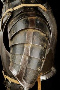 Corsaletto bianconero da uomo d'arme  - Asta Rare Armi Antiche e Militaria da tutto il mondo - Associazione Nazionale - Case d'Asta italiane