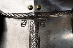 Imponente armatura da torneo  - Asta Rare Armi Antiche e Militaria da tutto il mondo - Associazione Nazionale - Case d'Asta italiane