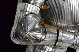 Fantastica armatura completa alla Massimiliana con incisioni  - Asta Rare Armi Antiche e Militaria da tutto il mondo - Associazione Nazionale - Case d'Asta italiane