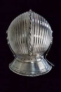 Fantastica armatura completa alla Massimiliana con incisioni  - Asta Rare Armi Antiche e Militaria da tutto il mondo - Associazione Nazionale - Case d'Asta italiane