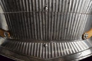 Fantastica armatura completa alla Massimiliana con incisioni  - Asta Rare Armi Antiche e Militaria da tutto il mondo - Associazione Nazionale - Case d'Asta italiane