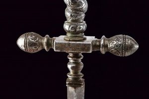 Fine stiletto intagliato  - Asta Rare Armi Antiche e Militaria da tutto il mondo - Associazione Nazionale - Case d'Asta italiane