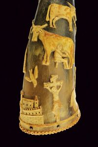 Fiasca da polvere in corno di mucca  - Asta Rare Armi Antiche e Militaria da tutto il mondo - Associazione Nazionale - Case d'Asta italiane