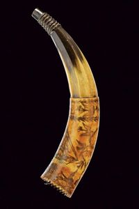 Corno da polvere con incisione e dedica  - Asta Rare Armi Antiche e Militaria da tutto il mondo - Associazione Nazionale - Case d'Asta italiane